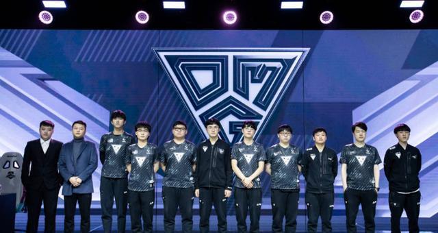 交由主裁主 交由主裁主